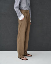 Charger l'image dans la galerie, Pantalon large à pinces beige Charvey