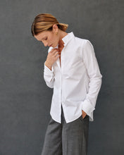 Charger l'image dans la galerie, Chemise en popeline de coton blanche à col inversé