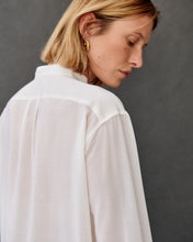 Charger l'image dans la galerie, Chemise en gaze de laine ivoire à plastron