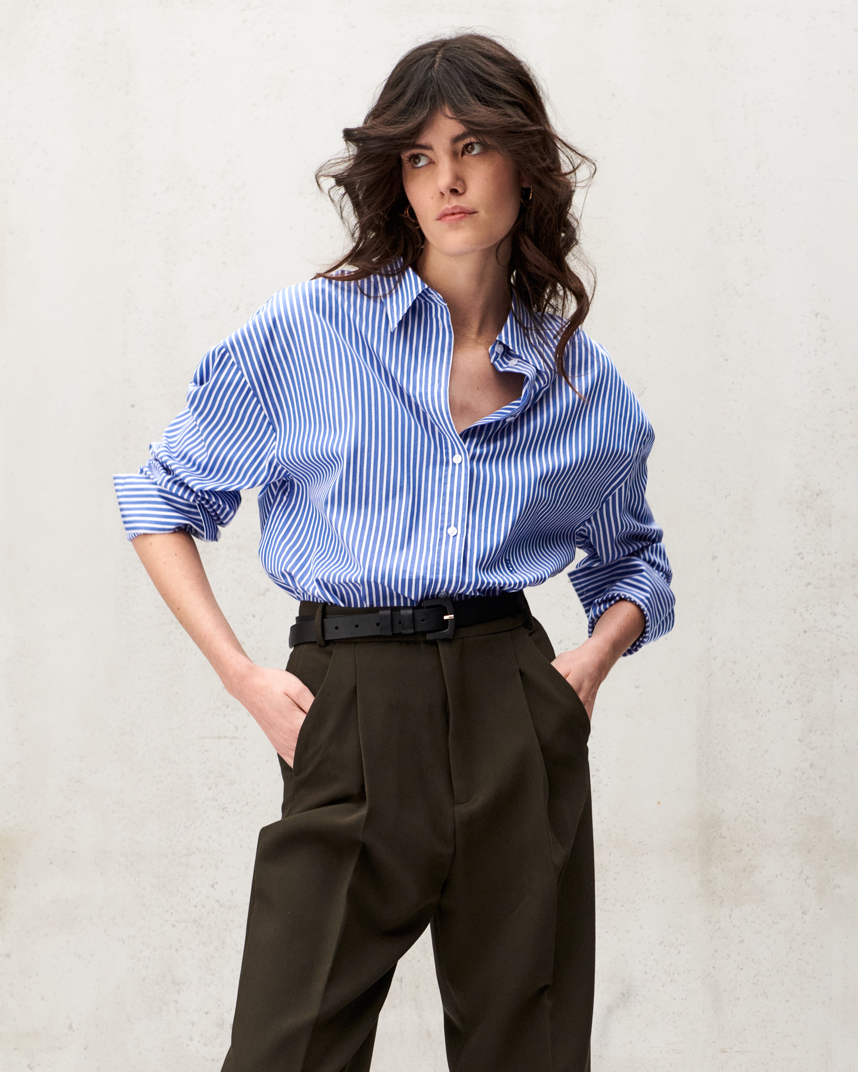 Jeans Look Avec Chemise Oversize Chemise Oversize En Popeline De