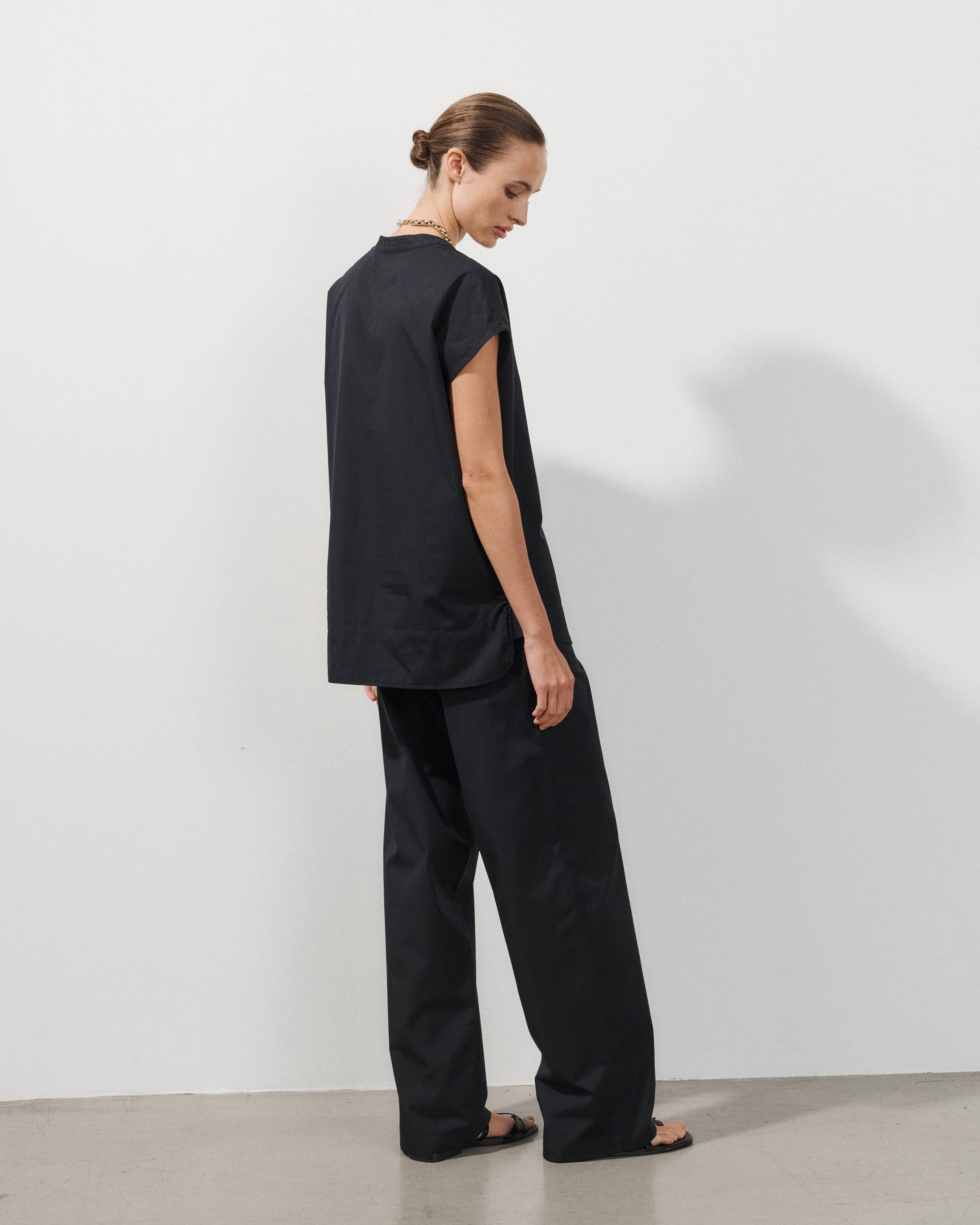 Allegra Black Cotton Poplin Sleeveless Belted Shirt