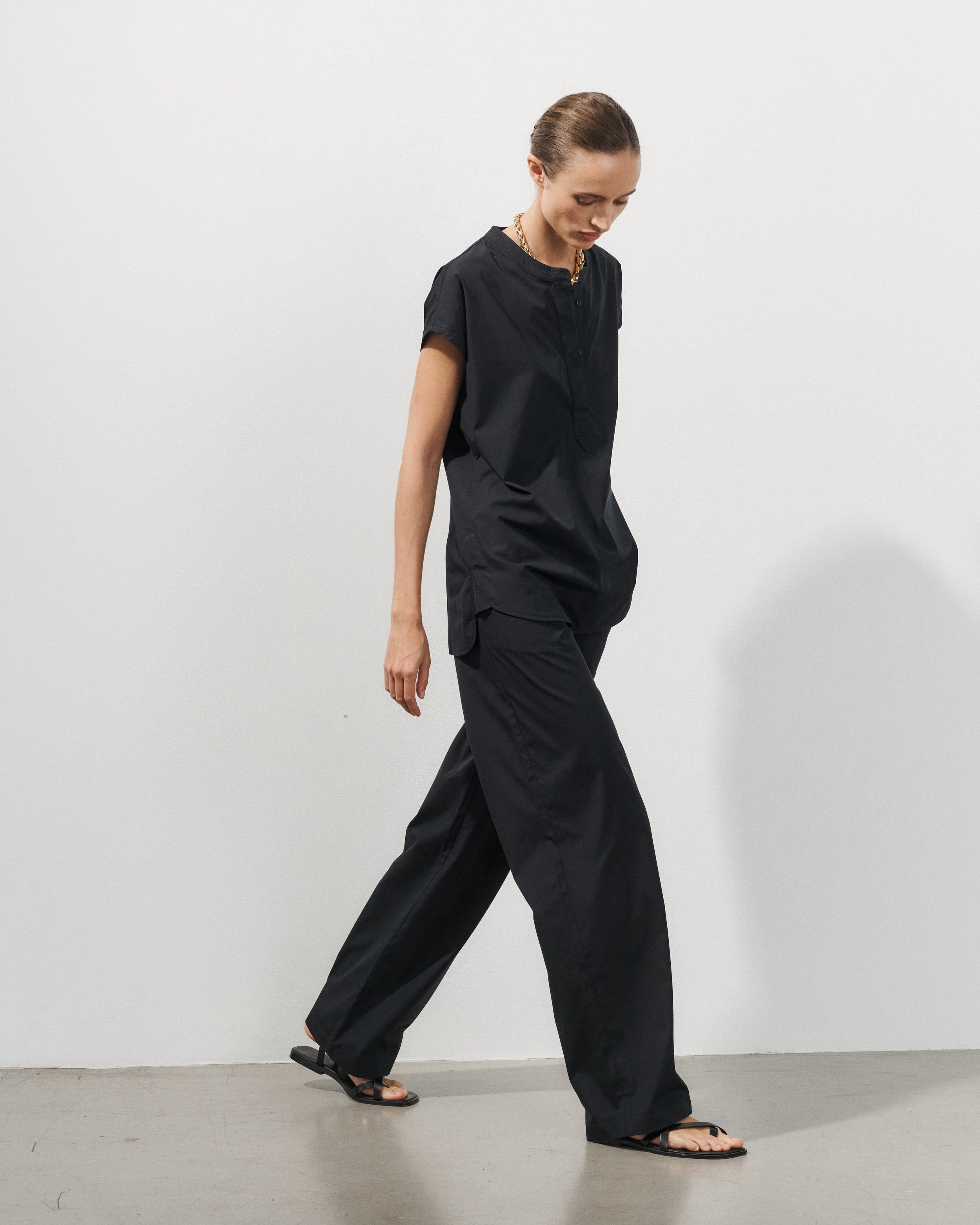 Allegra Black Cotton Poplin Sleeveless Belted Shirt