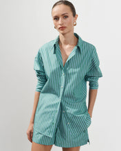 Charger l&#39;image dans la galerie, Chemise oversize en popeline de coton à rayures bleues et vertes Kaia
