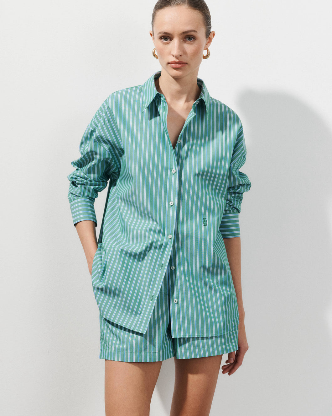Chemise oversize en popeline de coton à rayures bleues et vertes Kaia