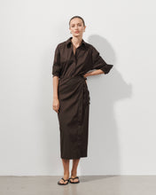 Charger l&#39;image dans la galerie, Chemise oversize en popeline de coton marron Kaia
