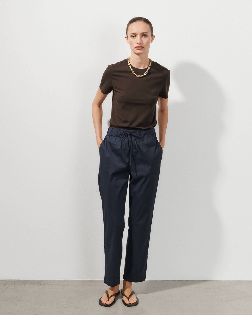 Pantalon en popeline de coton bleu marine Noa