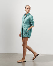 Charger l&#39;image dans la galerie, Chemise oversize en popeline de coton à rayures bleues et vertes Kaia
