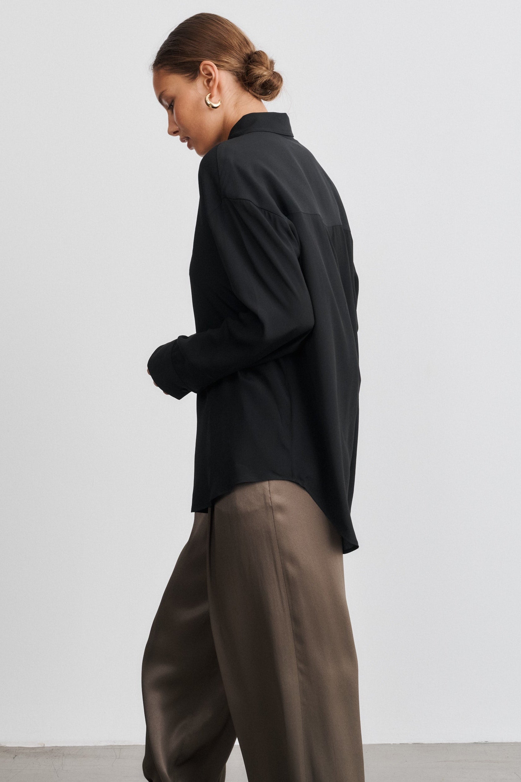 Chemise en soie noire Kaia