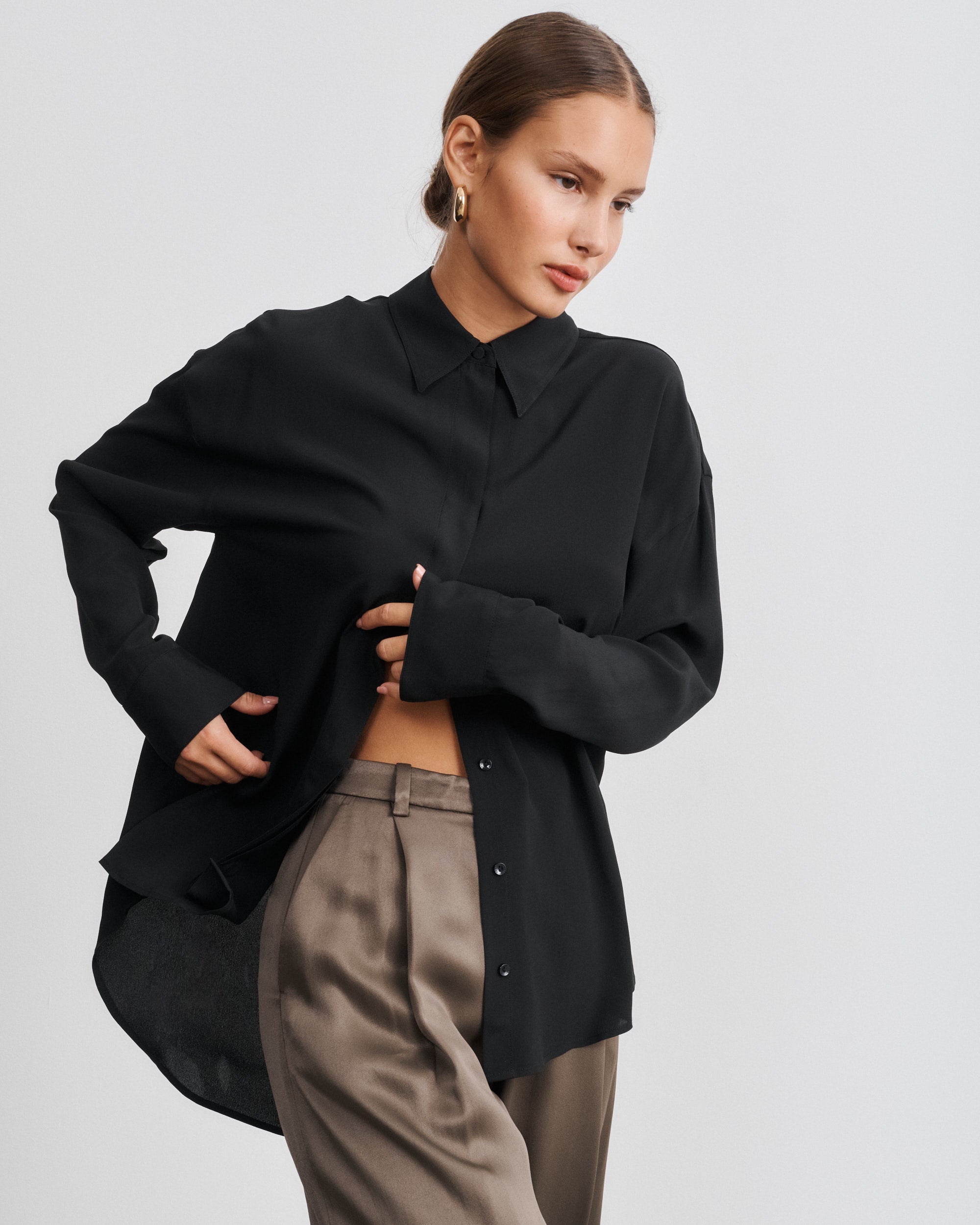 Chemise en soie noire Kaia