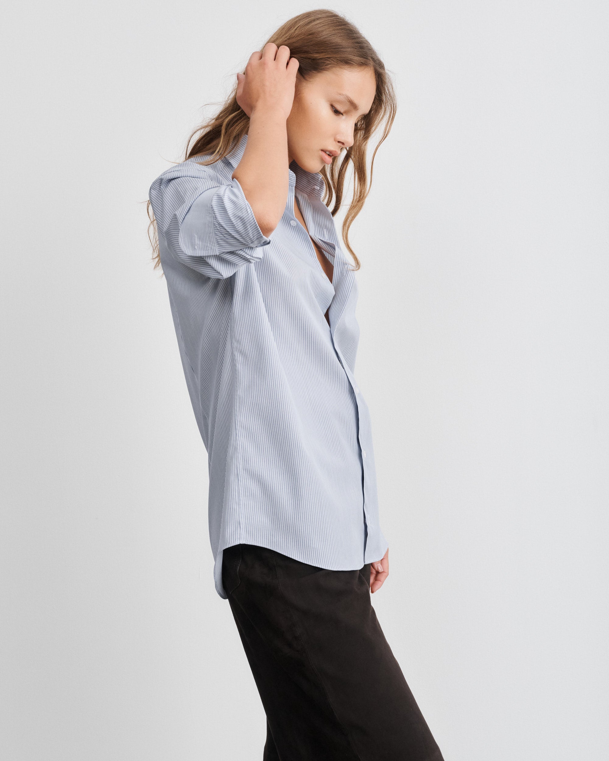 Chemise à fines rayures bleues Leo