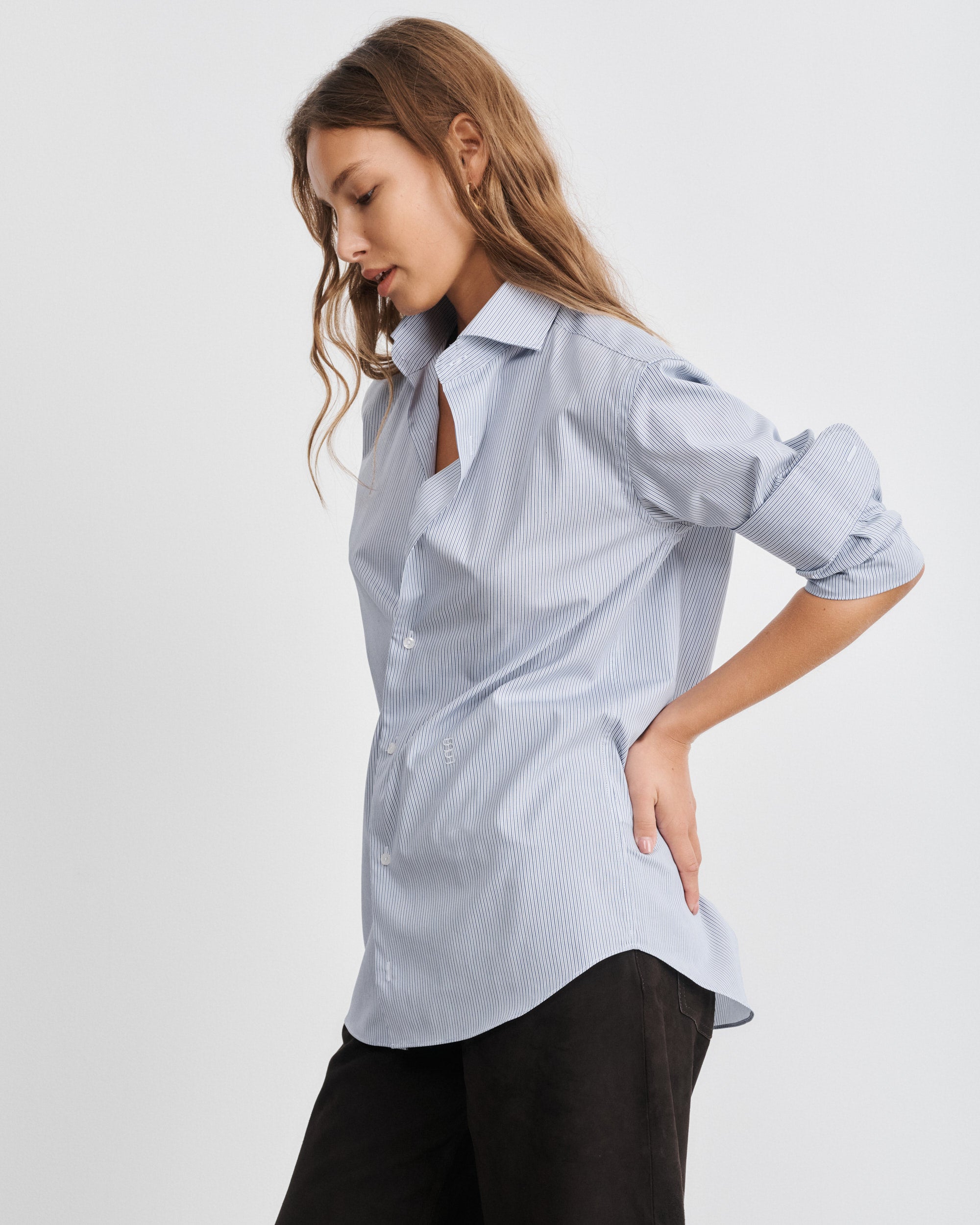 Chemise à fines rayures bleues Leo