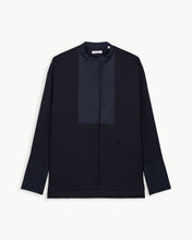 Charger l&#39;image dans la galerie, Chemise en popeline de coton marine à plastron texturé Bianca
