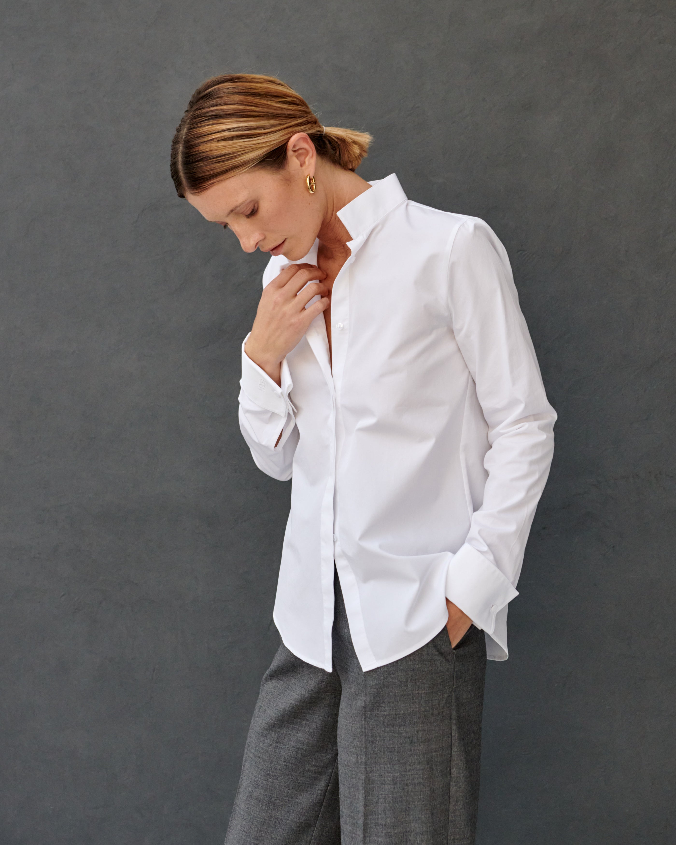 Chemise en popeline de coton blanche à col inversé