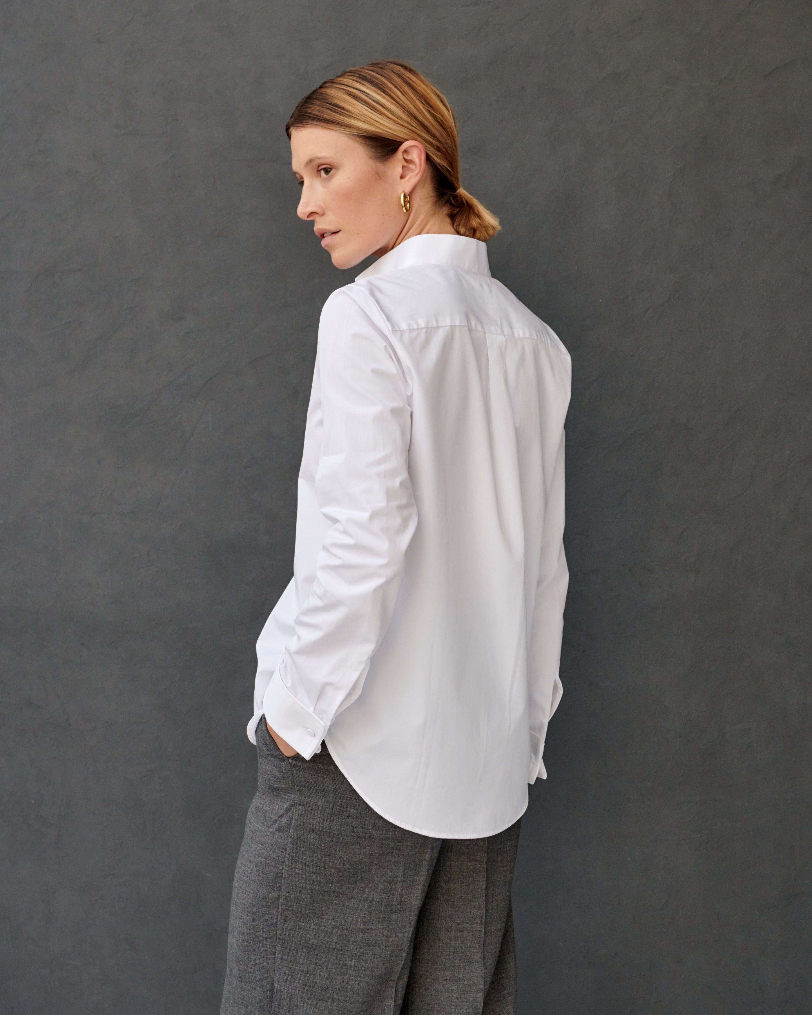 Chemise en popeline de coton blanche à col inversé