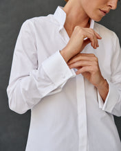 Charger l&#39;image dans la galerie, Chemise en popeline de coton blanche à col inversé
