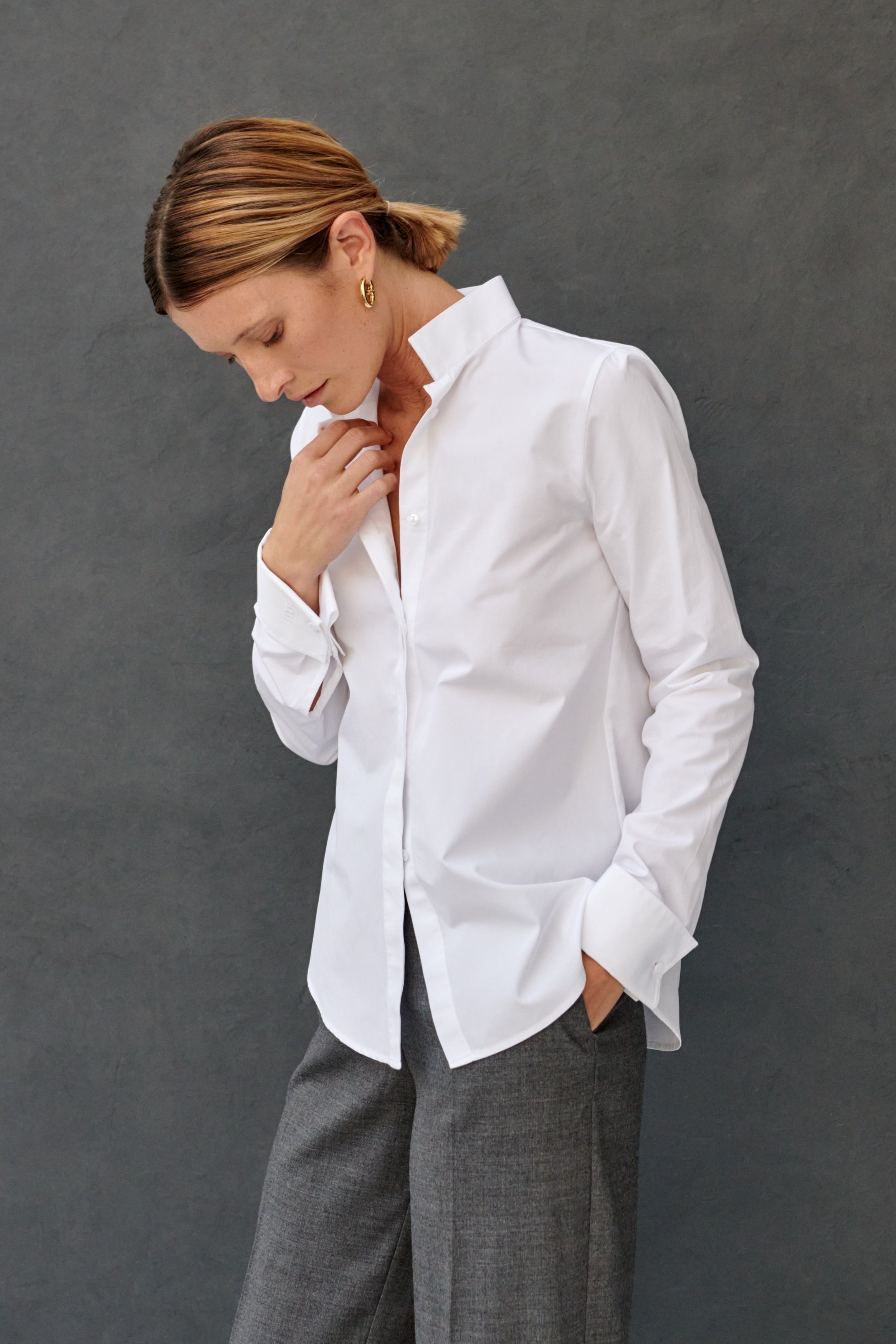 Chemise en popeline de coton blanche à col inversé