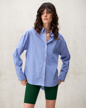 Charger l&#39;image dans la galerie, Chemise oversize en popeline de coton à rayures bleu marine
